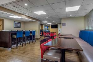 Μια τηλεόραση ή/και κέντρο ψυχαγωγίας στο Comfort Inn Sandy Springs - Perimeter +28 φωτογραφίες