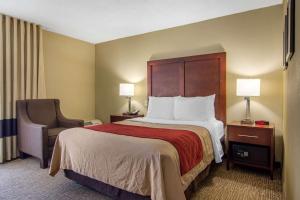 Ένα ή περισσότερα κρεβάτια σε δωμάτιο στο Comfort Inn Sandy Springs - Perimeter