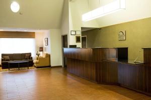 Μια τηλεόραση ή/και κέντρο ψυχαγωγίας στο Sleep Inn Douglasville near Arbor Place