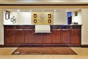 un bar en el vestíbulo de una oficina dental en Comfort Inn Blairsville, en Blairsville