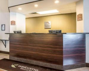 a lobby with a reception counter in a hospital at Sleep Inn & Suites Mount Vernon in Mount Vernon +28 photos