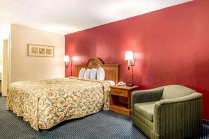 Krevet ili kreveti u jedinici u okviru objekta Rodeway Inn