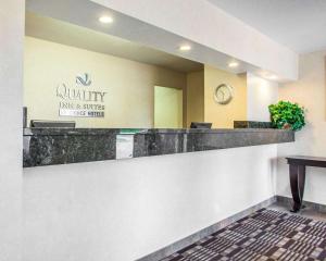 Lobby/Rezeption in der Unterkunft Quality Inn & Suites Ankeny-Des Moines
