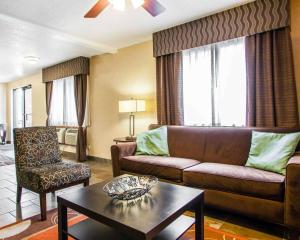 Posezení v ubytování Quality Inn & Suites Ankeny-Des Moines