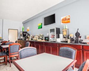 En restaurant eller et andet spisested på Quality Inn & Suites Altoona - Des Moines