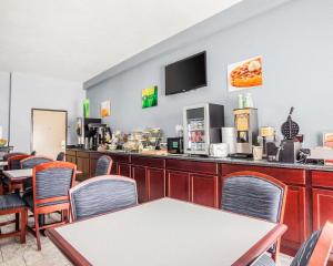 صورة لـ Quality Inn & Suites Altoona - Des Moines في ألتونا