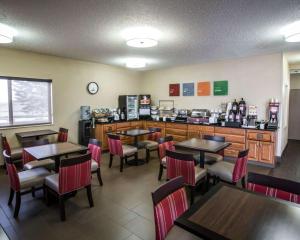 a dining room with tables and chairs in a restaurant at Comfort Inn Morris I-80 in Morris