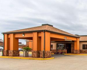 a store front with a large wooden building at Quality Inn & Suites Marion in Marion