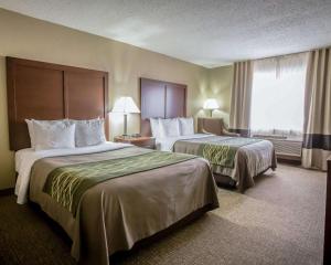 Postel nebo postele na pokoji v ubytování Comfort Inn Morris I-80