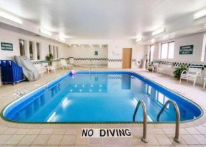 Bazén v ubytování Comfort Inn Morris I-80 nebo v jeho okolí