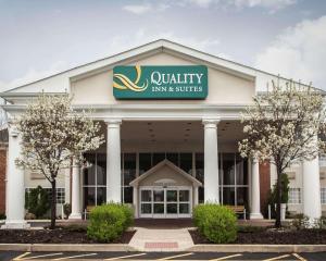 a building with a sign on the front of it at Quality Inn and Suites St Charles -West Chicago in Saint Charles