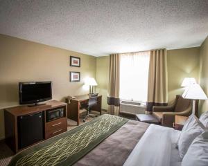 Postel nebo postele na pokoji v ubytování Comfort Inn Morris I-80