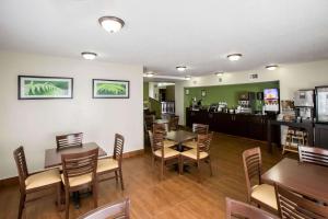 Restaurace v ubytování Sleep Inn Rockford I-90 + 26 fotografií