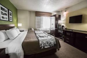 TV a/nebo společenská místnost v ubytování Sleep Inn Rockford I-90
