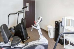 Fitness centrum a/nebo fitness zařízení v ubytování Sleep Inn Rockford I-90