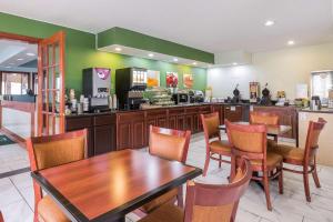 a restaurant with a table and chairs and a counter at Quality Inn Sycamore - DeKalb in Sycamore