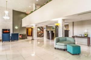 Лоби или рецепция в Comfort Inn Convention Center-Chicago O'hare Airport