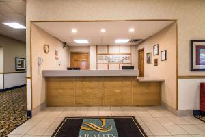 a view of a waiting area of a dental office at Quality Inn Morris I-80 in Morris +24 photos