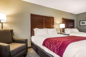 Postel nebo postele na pokoji v ubytování Comfort Inn Ottawa Starved Rock Area