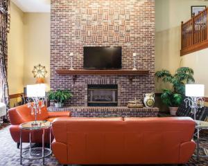 a living room with a couch and a fireplace at Quality Inn Bolingbrook I-55 in Bolingbrook