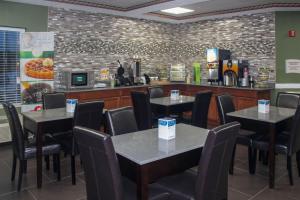a dining room with tables and chairs in a restaurant at Quality Inn North Vernon in North Vernon