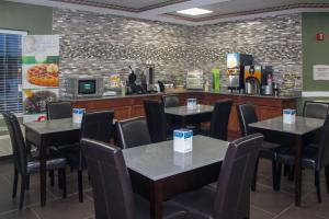En restaurant eller et spisested på Quality Inn North Vernon near Hwy 50