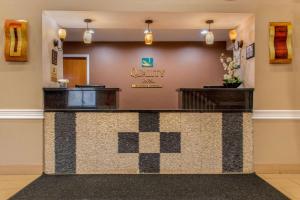 a lobby with a counter with auryy spa sign on the wall at Quality Inn Bloomington Near University in Bloomington +33 photos