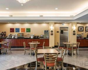 Ресторан / где поесть в Comfort Suites near Indianapolis Airport