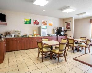 a restaurant with tables and chairs and a counter at Quality Inn Merrillville in Merrillville