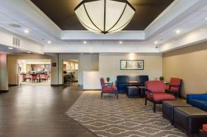 Лобби или стойка регистрации в Comfort Inn Randolph-Boston