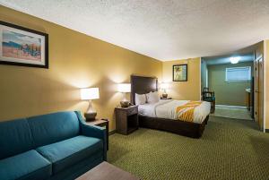 Ein Bett oder Betten in einem Zimmer der Unterkunft Quality Inn Oceanfront