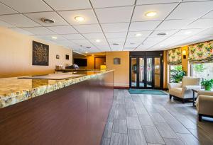 Ein Sitzbereich in der Unterkunft Quality Inn Oceanfront