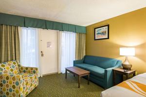 Ein Bett oder Betten in einem Zimmer der Unterkunft Quality Inn Oceanfront