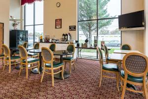 a dining room with tables and chairs and a counter at Econo Lodge Andrews AFB in Clinton