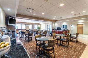 a restaurant with tables and chairs and a bar at Quality Inn & Suites Bel Air I-95 Exit 77A in Bel Air