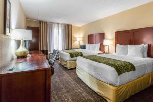 a hotel room with two beds and a desk at Comfort Inn College Park North in Beltsville +12 photos