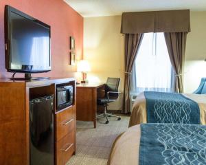 
a hotel room with a tv and a bed at Comfort Inn Civic Center in Augusta
