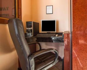 Photo de la galerie de l'établissement Rodeway Inn & Suites Brunswick near Hwy 1, à Brunswick