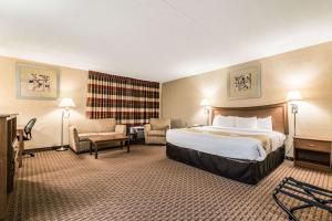 Katil atau katil-katil dalam bilik di Bangor Suites Airport Hotel