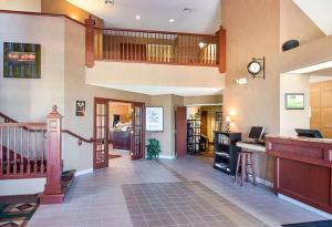 Lobby alebo recepcia v ubytovaní Sleep Inn & Suites Bay View Acme - Traverse City