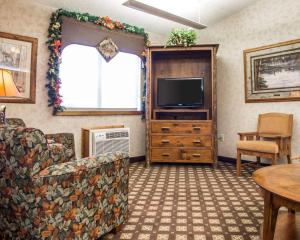 a living room with a tv and a couch and a table at Quality Inn Ironwood in Ironwood