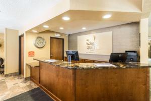 Ο χώρος του λόμπι ή της ρεσεψιόν στο Quality Inn Marshall near University +43 φωτογραφίες