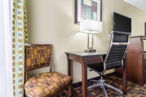 Posezení v ubytování Quality Inn & Suites Arden Hills - Saint Paul North