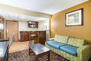 Posezení v ubytování Quality Inn & Suites Arden Hills - Saint Paul North