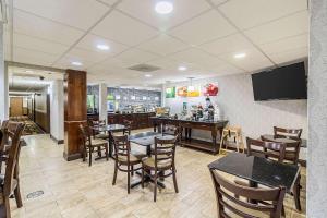 Restaurace v ubytování Quality Inn & Suites Arden Hills - Saint Paul North