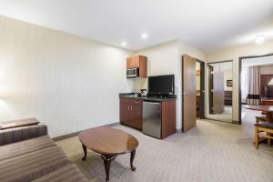 Η κουζίνα ή μικρή κουζίνα στο Quality Inn Marshall near University