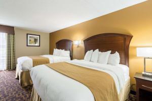 Postel nebo postele na pokoji v ubytování Quality Inn & Suites Arden Hills - Saint Paul North