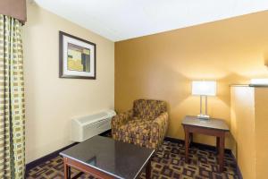 Posezení v ubytování Quality Inn & Suites Arden Hills - Saint Paul North
