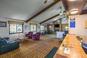 a living room with couches and a table at Rodeway Inn Saint Joseph in Saint Joseph
