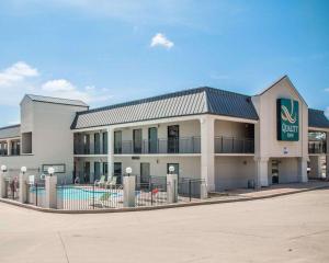 a building with a pool in front of it at Quality Inn US65 & E Battlefield Rd Springfield in Springfield